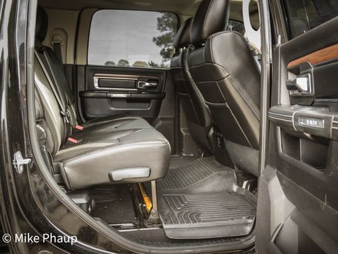 Used 2014 RAM 2500 Laramie w/ Black Appearance Group image 12