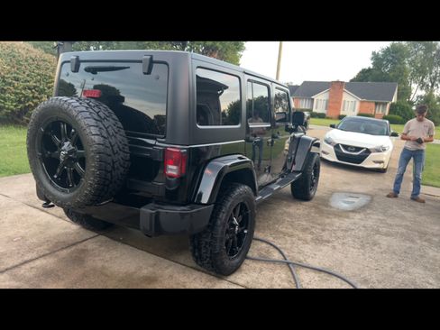 Used 2017 Jeep Wrangler Unlimited Sahara image 8
