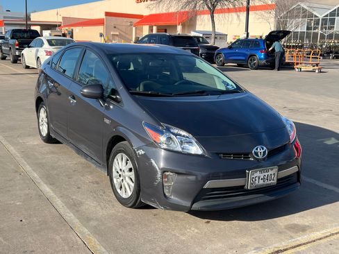 Used 2014 Toyota Prius Prime Plug-In Hybrid image 27