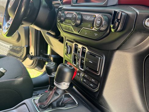 Used 2019 Jeep Wrangler Unlimited Rubicon AWD/4WD image 11