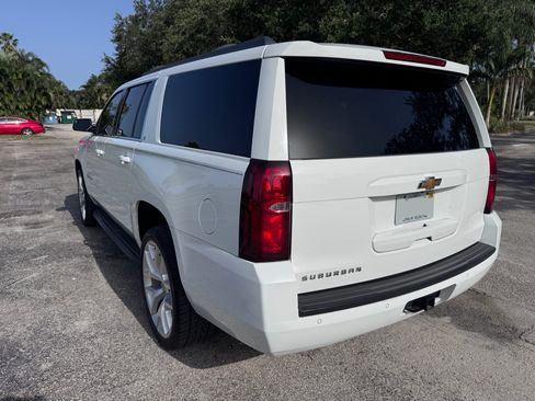 Used 2015 Chevrolet Suburban LT RWD image 8