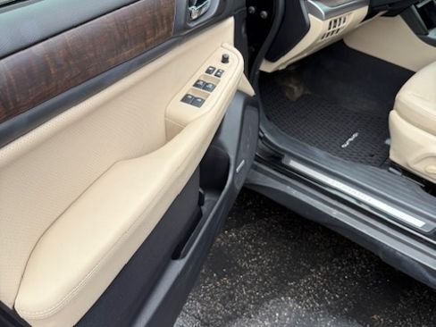 Used 2017 Subaru Outback 3.6R Limited image 11