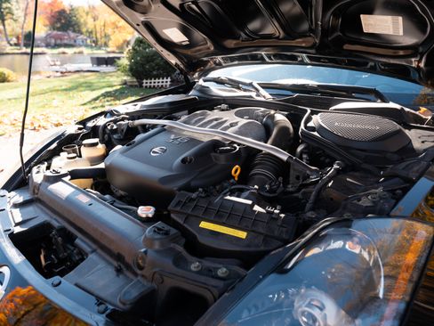 Used 2005 Nissan 350Z 35th Anniversary Edition w/ (N93) Cargo Convenience Pkg image 9