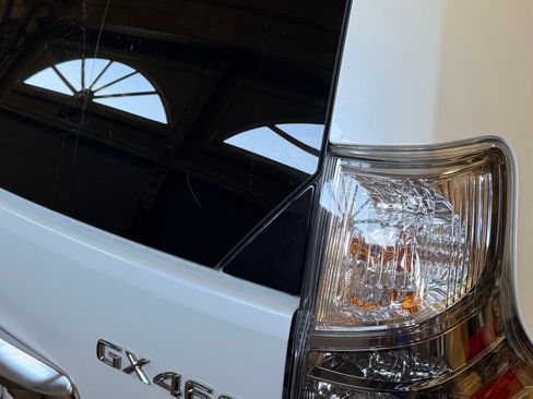 Used 2022 Lexus GX 460 Premium w/ Premium Package image 10