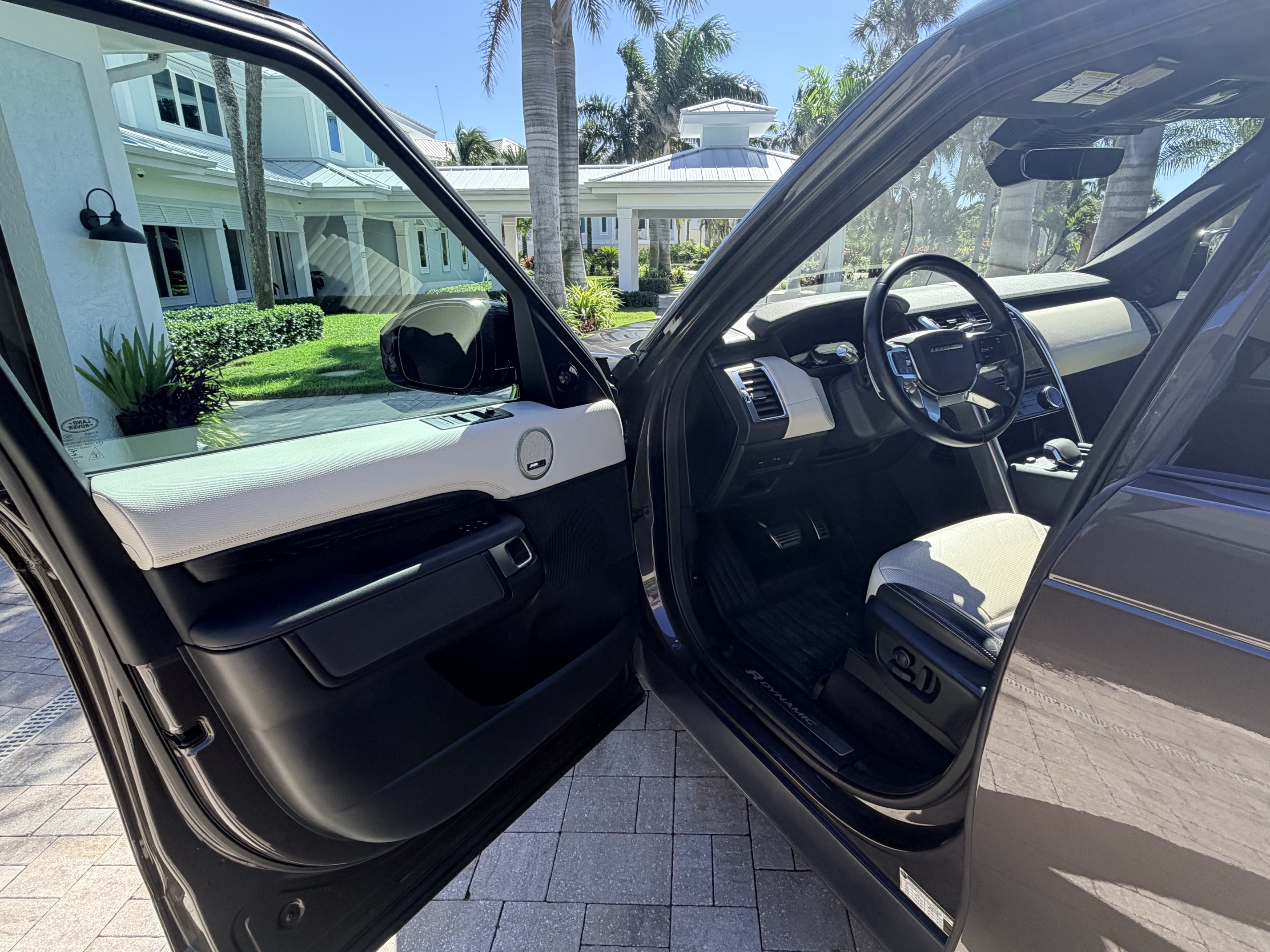 Used 2022 Land Rover Discovery S R-Dynamic AWD/4WD image 11