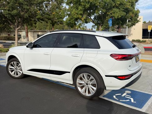 Used 2025 Audi Q6 e-tron Premium Plus w/ Premium Plus RWD image 11
