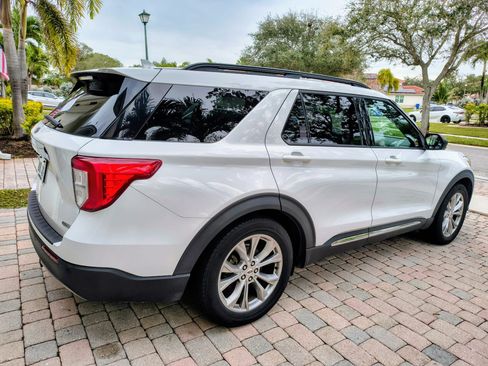 Used 2020 Ford Explorer XLT w/ Equipment Group 202A RWD image 2