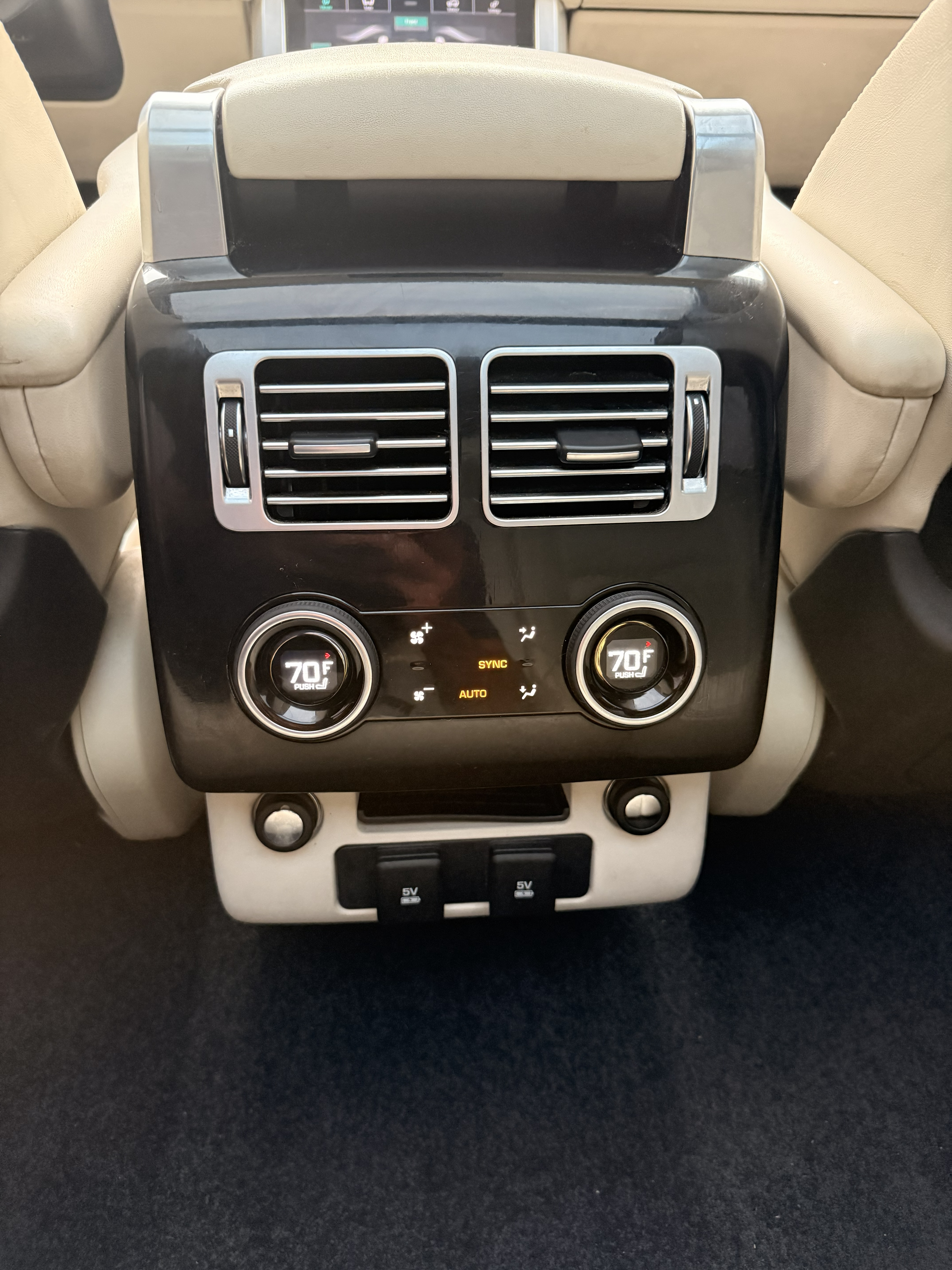 Used 2018 Land Rover Range Rover HSE AWD/4WD image 14