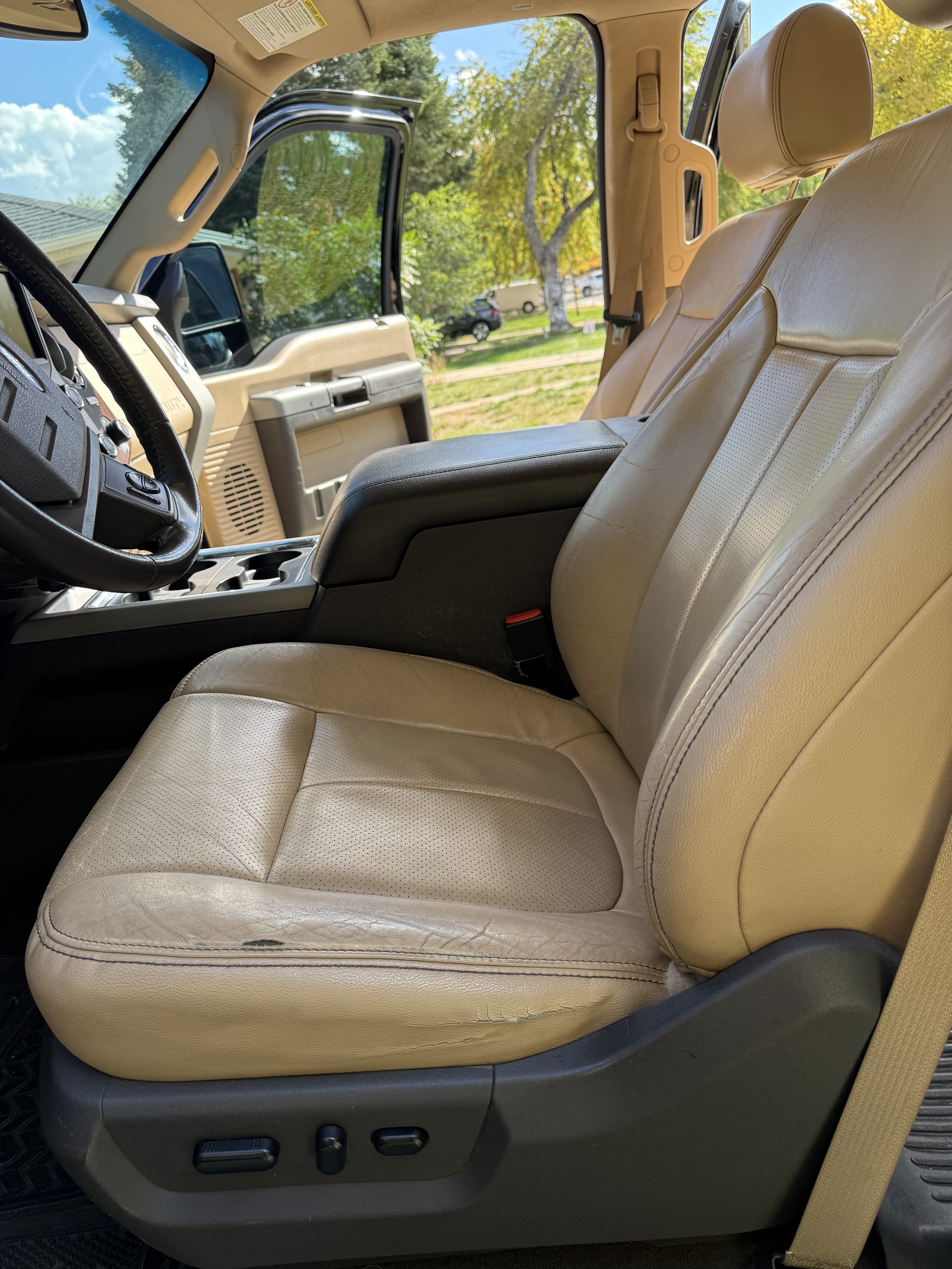 Used 2016 Ford F250 Lariat AWD/4WD image 2