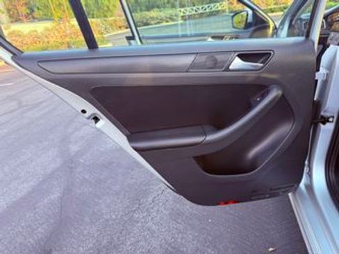 Used 2012 Volkswagen Jetta SE image 8