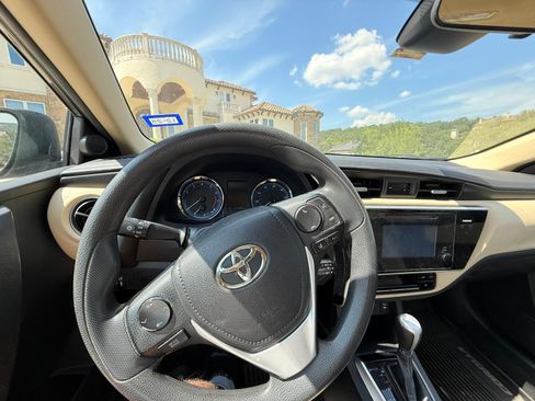 Used 2017 Toyota Corolla LE image 17