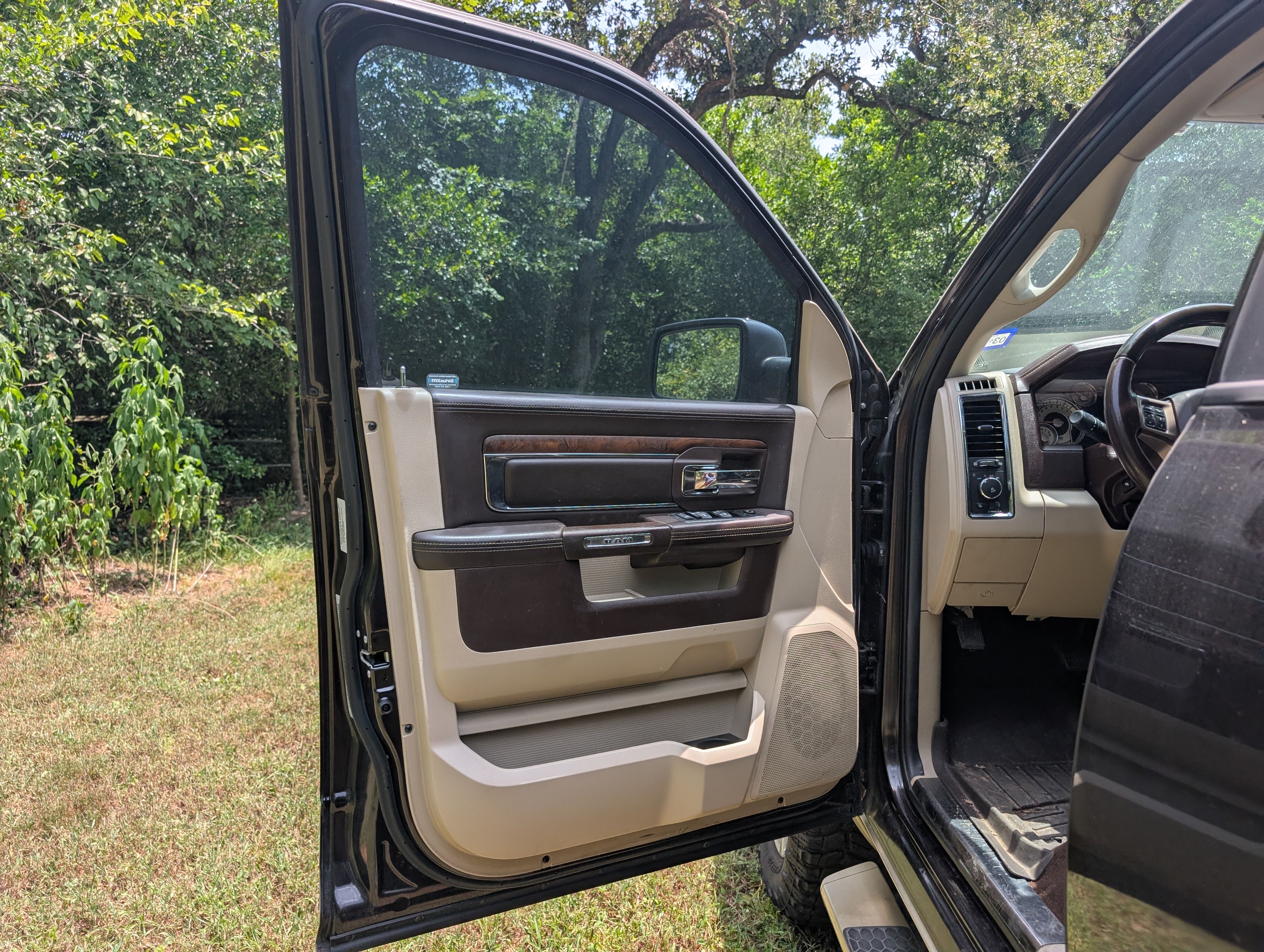 Used 2016 RAM 1500 Laramie Longhorn w/ Convenience Group AWD/4WD image 16