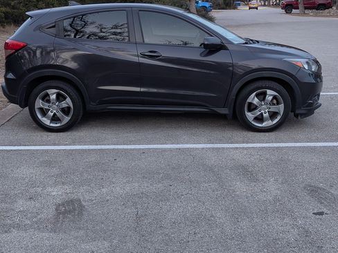 Used 2017 Honda HR-V LX image 12