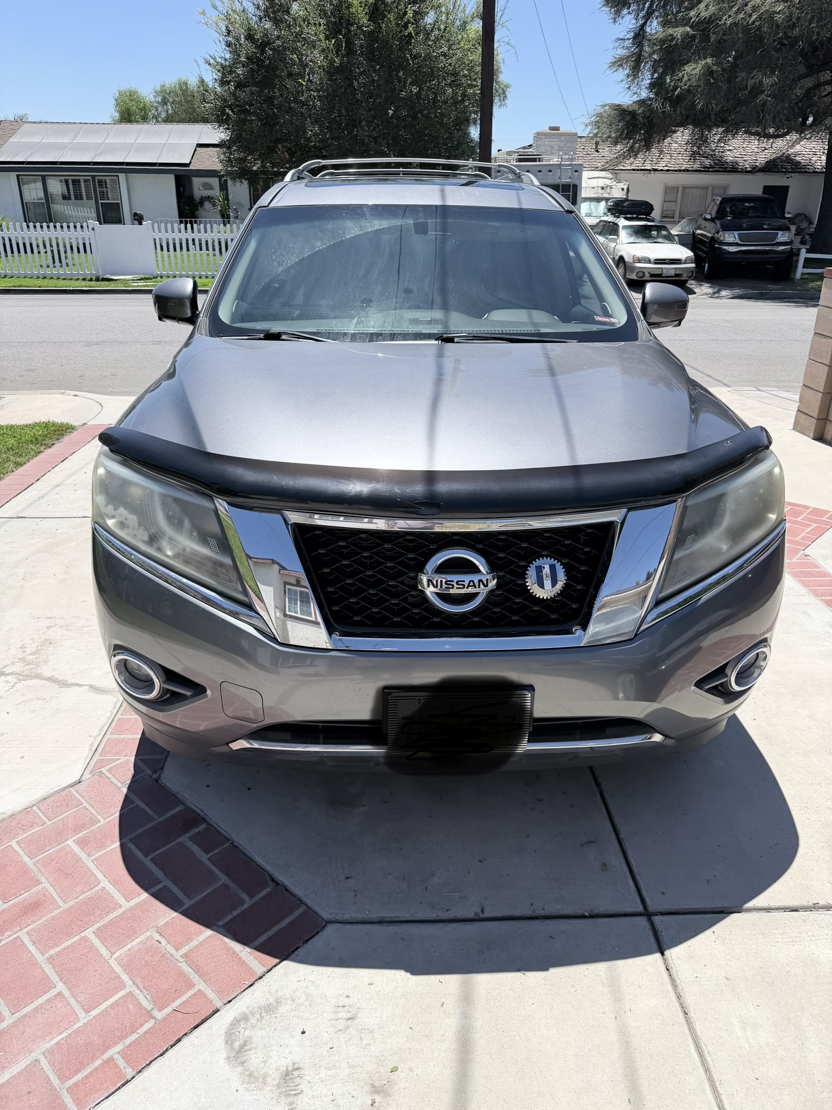 Used 2015 Nissan Pathfinder Platinum w/ Cargo Package FWD image 1