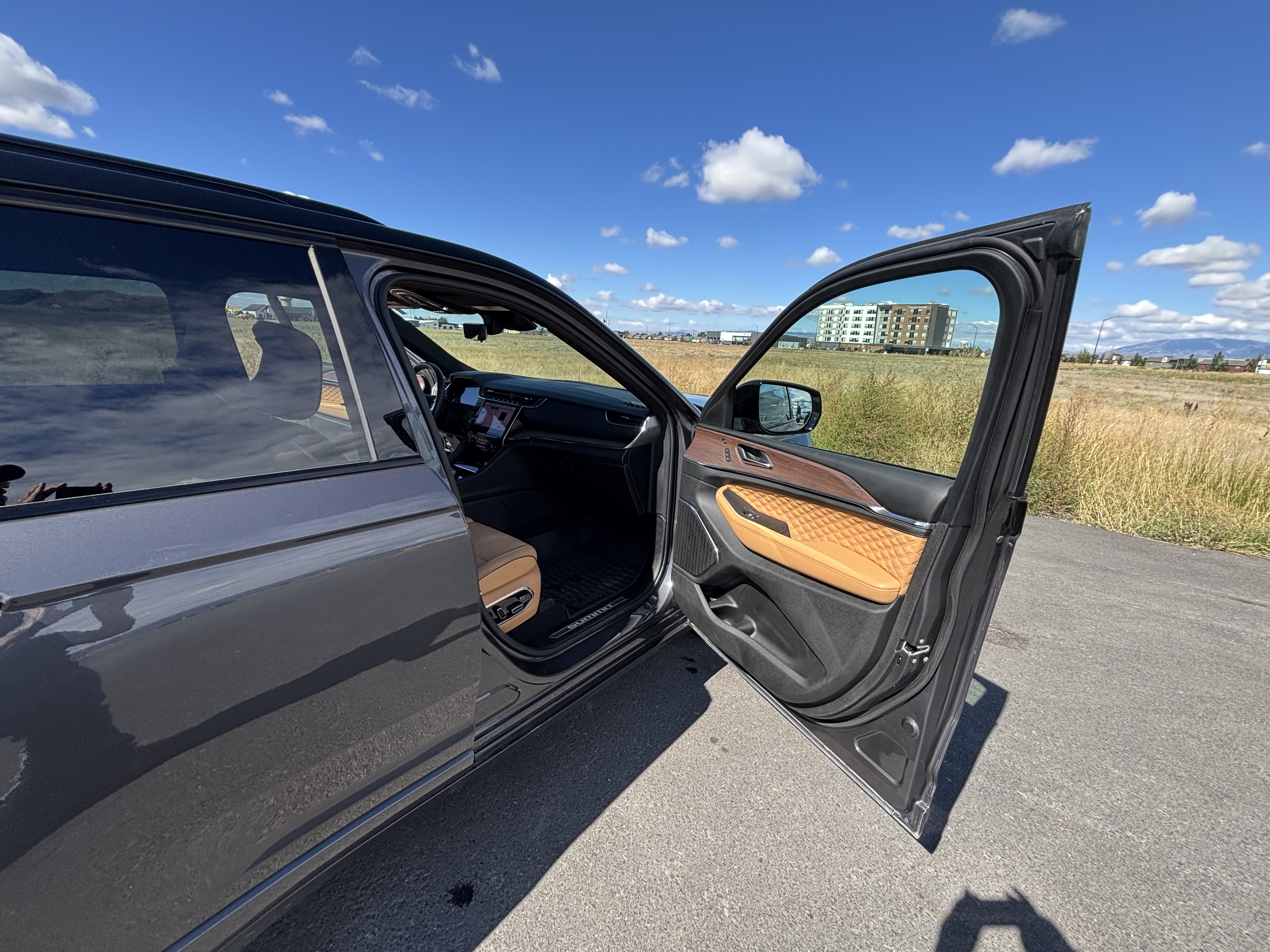 Used 2025 Jeep Grand Cherokee Summit w/ Adv Protech Group IV AWD/4WD image 12