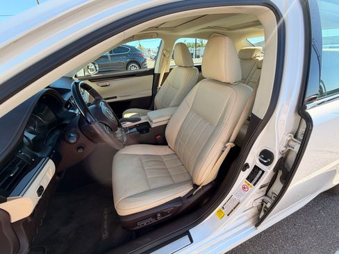 Used 2017 Lexus ES 350 w/ Luxury Package image 2