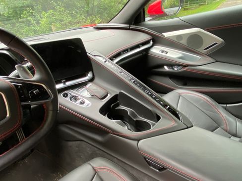 Used 2022 Chevrolet Corvette Stingray Premium Cpe w/ Z51 Performance Package RWD image 6