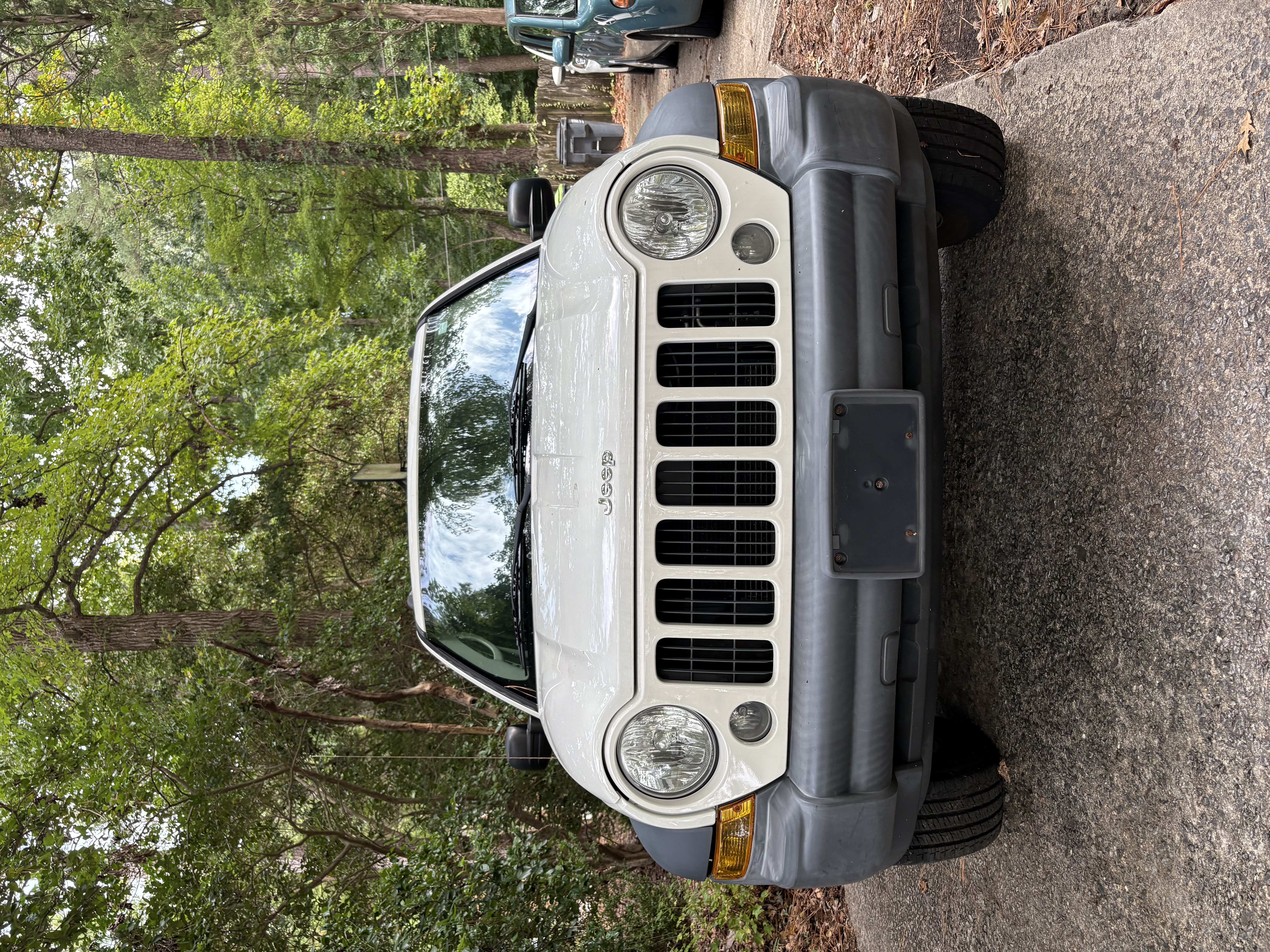 Used 2007 Jeep Liberty Sport AWD/4WD image 2