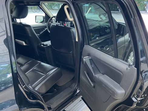 Used 2010 Ford Explorer XLT image 14