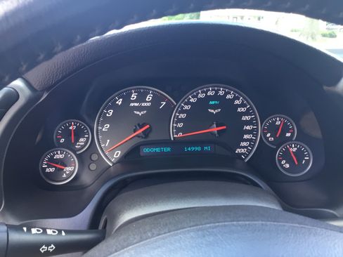 Used 2007 Chevrolet Corvette Coupe w/ Preferred Equipment Group RWD image 12