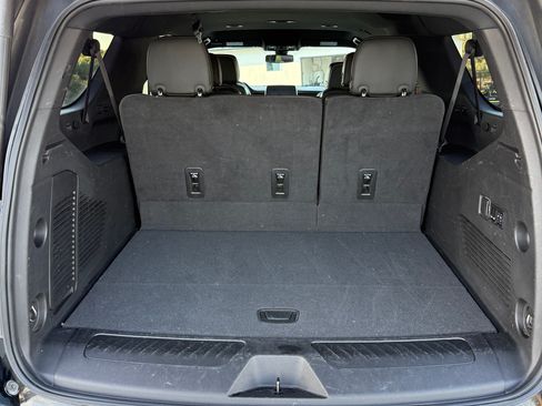 Used 2022 GMC Yukon XL SLT w/ SLT Luxury Package image 17