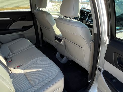 Used 2014 Toyota Highlander Plus image 12