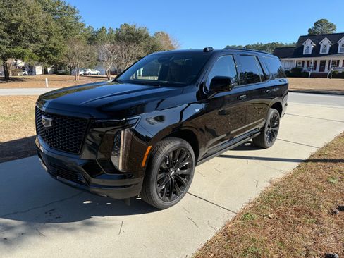 Used 2026 Cadillac Escalade Platinum Sport w/ LPO, ONYX Package image 6