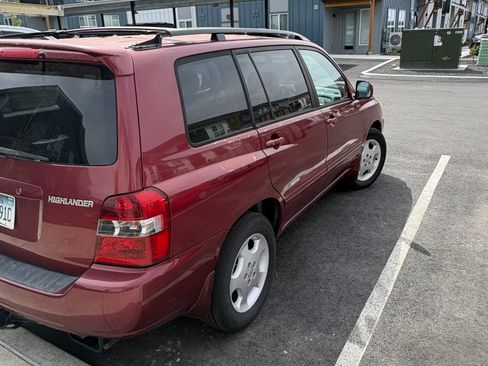 Used 2006 Toyota Highlander 4WD V6 w/ 3rd Row image 12