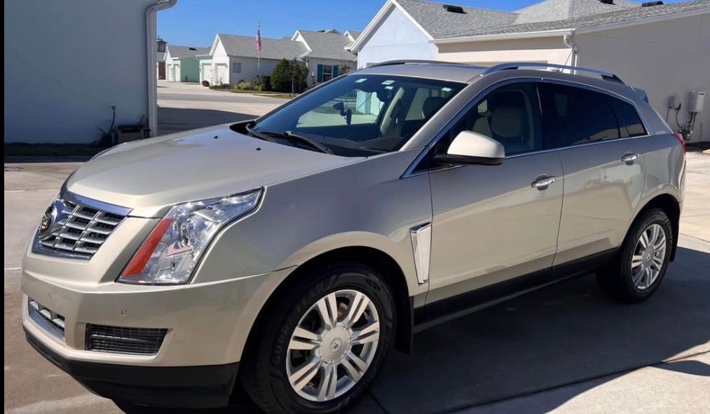 Used 2015 Cadillac SRX Luxury w/ Driver Awareness Package FWD image 1