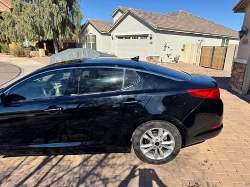 Used 2011 Kia Optima EX w/ Premium Pkg image 12