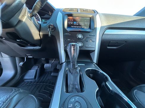 Used 2014 Ford Explorer XLT w/ Equipment Group 202A image 27