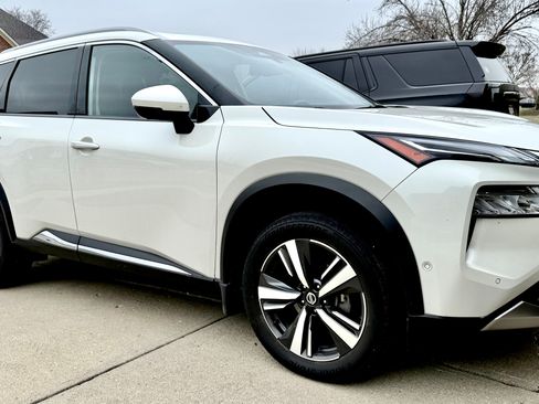 Used 2021 Nissan Rogue Platinum image 1