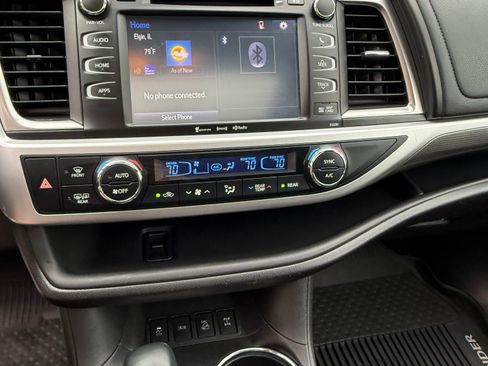 Used 2018 Toyota Highlander SE AWD/4WD image 16