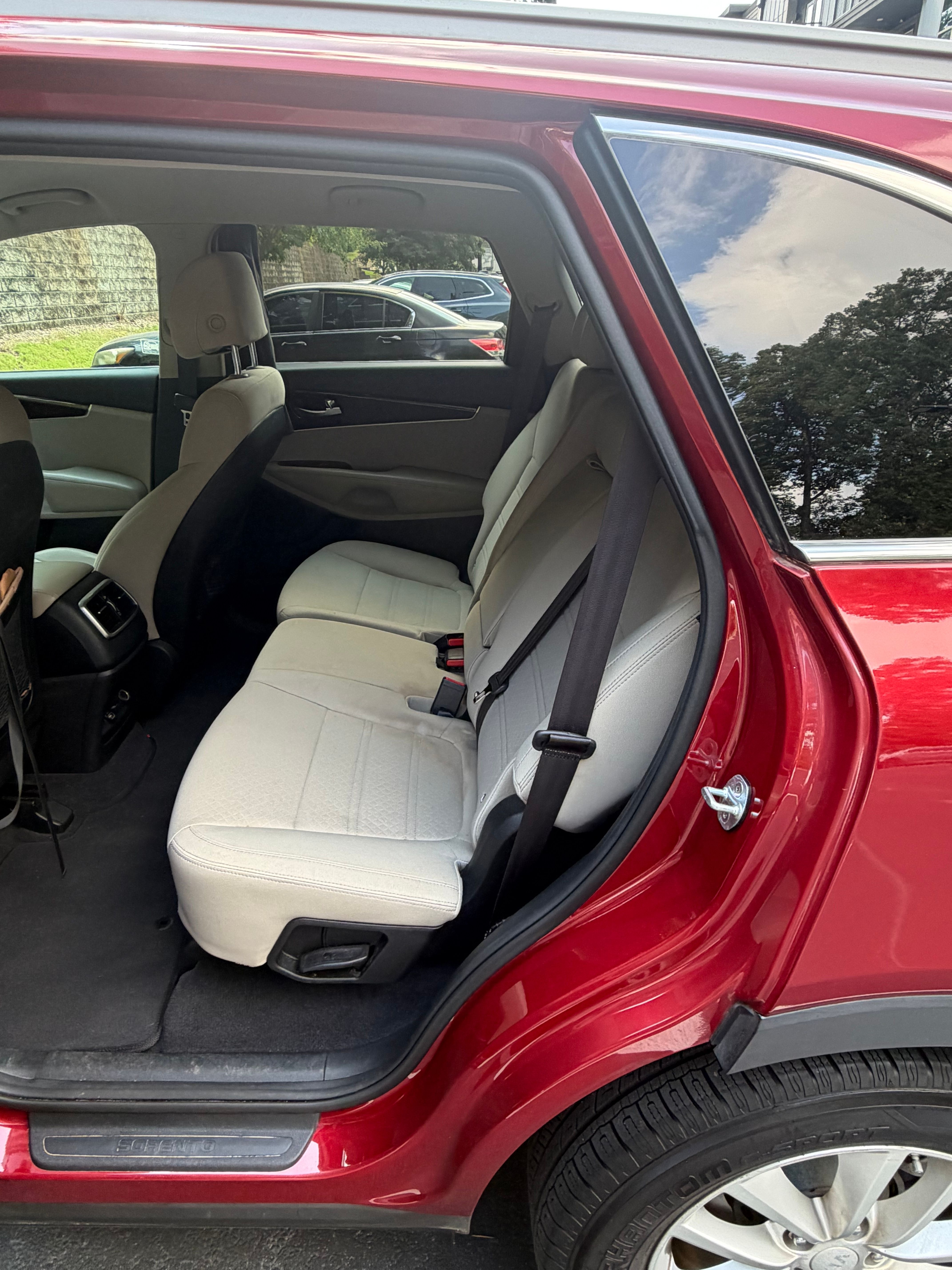Used 2017 Kia Sorento FWD image 8