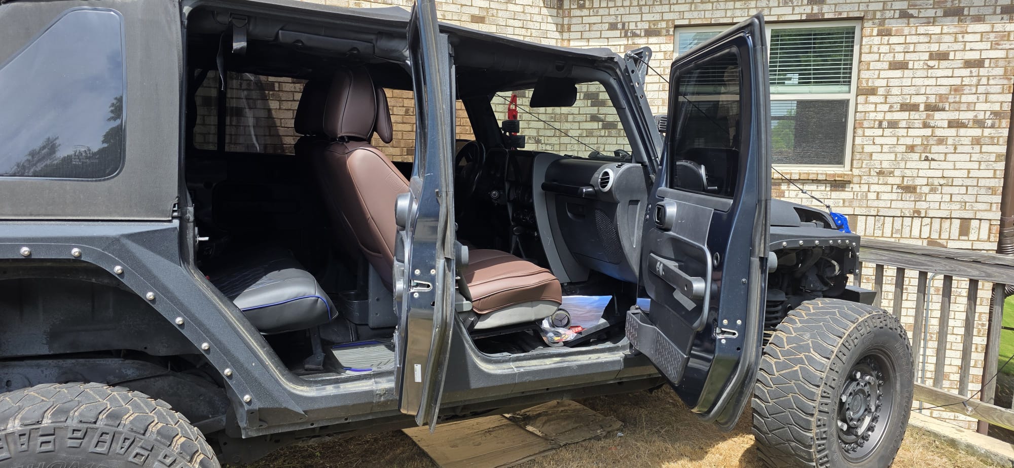 Used 2008 Jeep Wrangler Unlimited Sahara w/ Dual Top Group AWD/4WD image 8