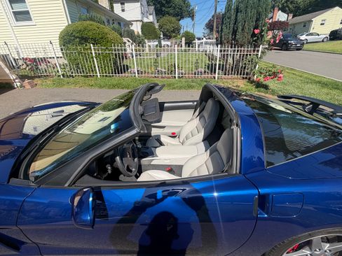Used 2007 Chevrolet Corvette Coupe w/ Performance Package RWD image 8