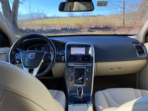 Used 2015 Volvo XC60 T6 Premier Plus image 8