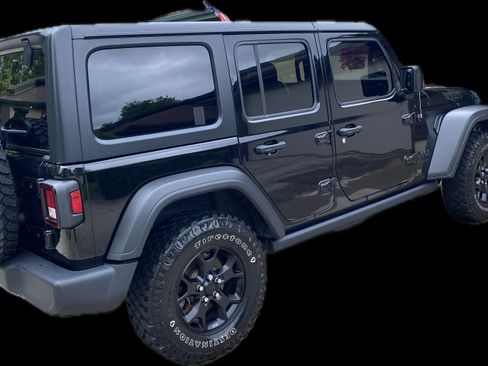 Used 2021 Jeep Wrangler Unlimited Sport image 6
