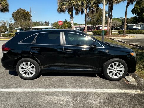 Used 2014 Toyota Venza LE w/ LE Convenience Package image 8