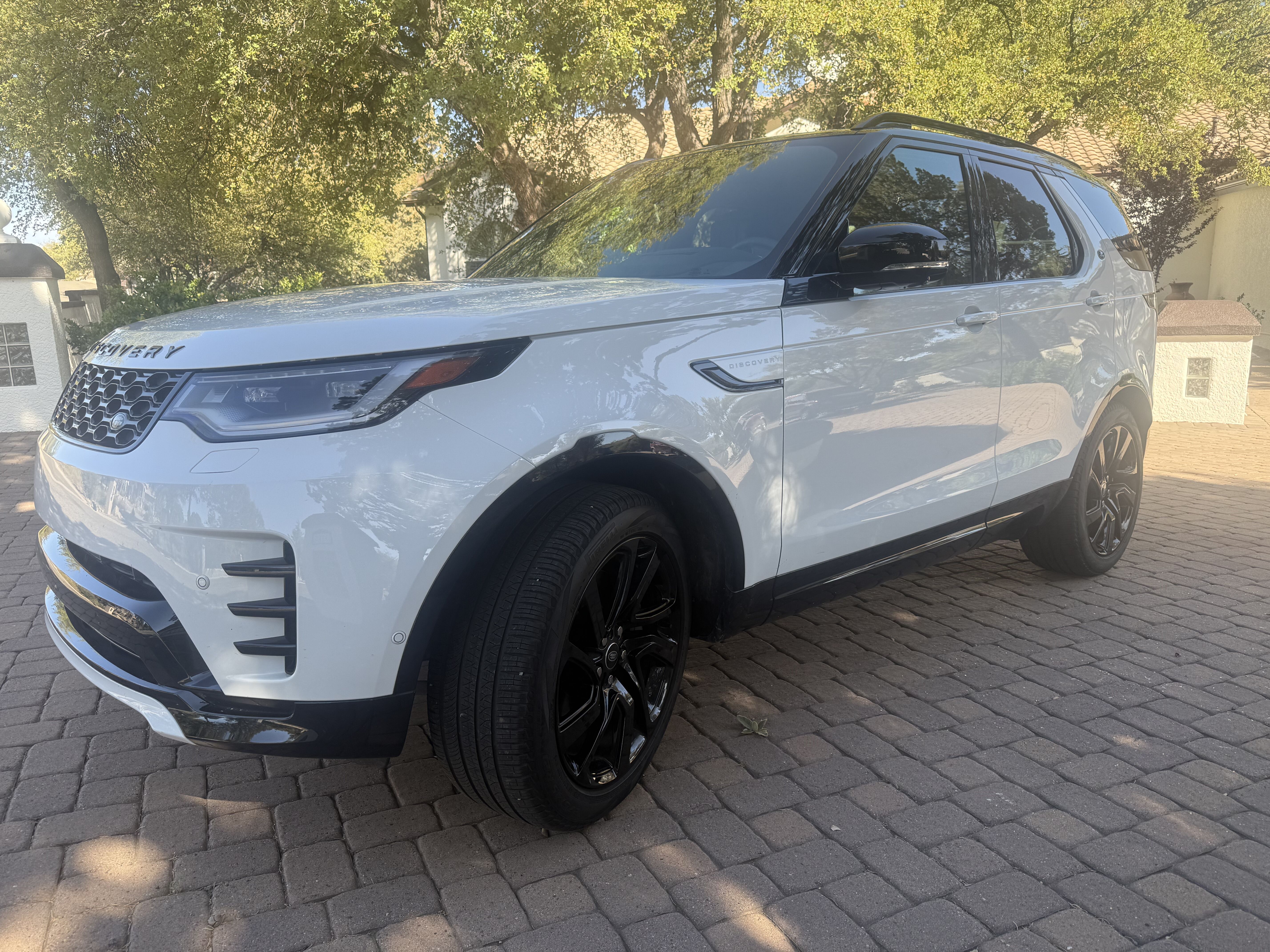 Used 2024 Land Rover Discovery Dynamic SE AWD/4WD image 9