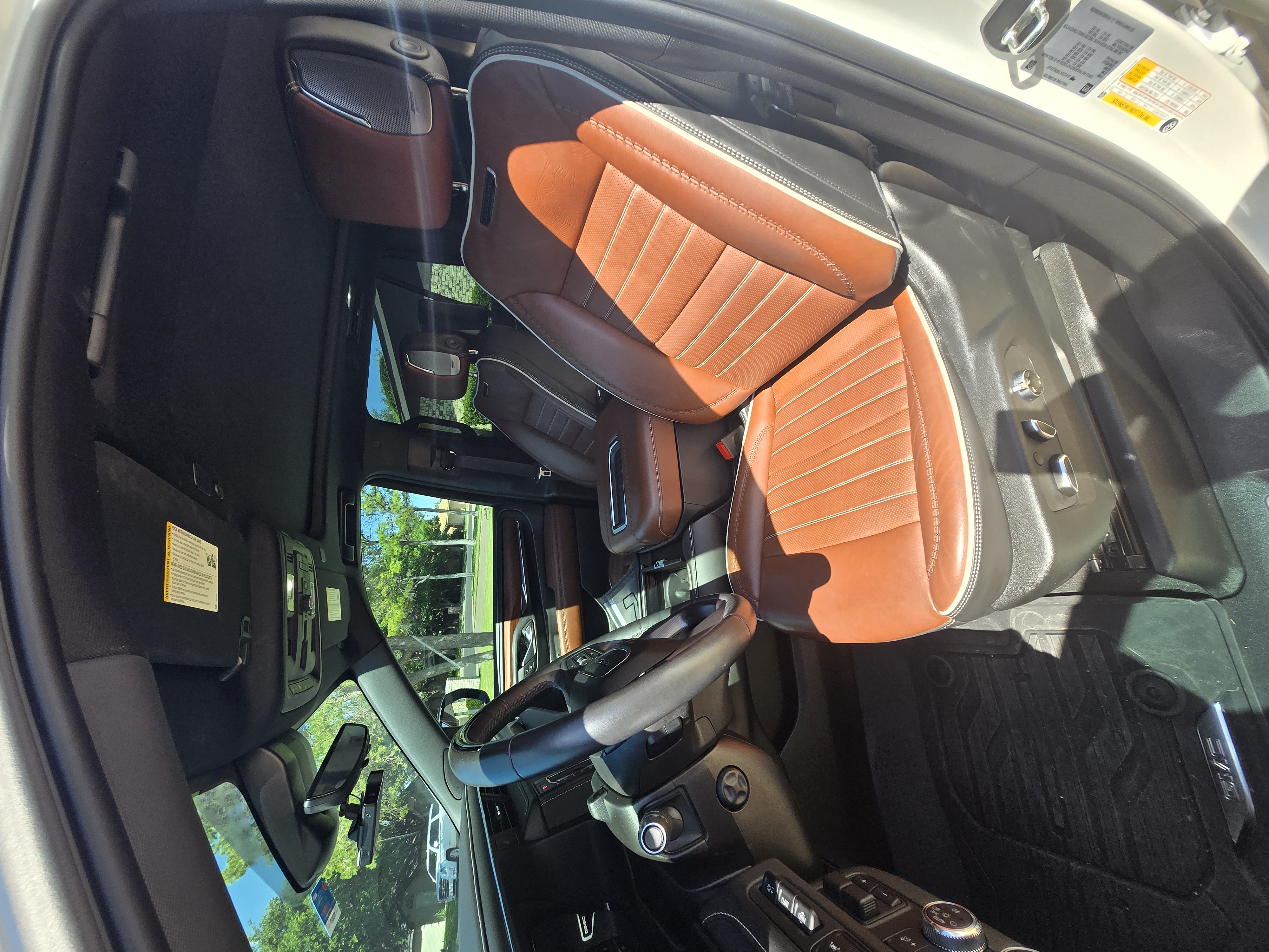 Used 2024 GMC Yukon Denali Ultimate AWD/4WD image 10