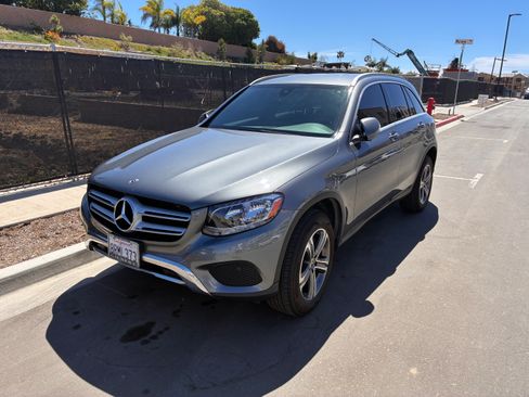 Used 2019 Mercedes-Benz GLC 300 image 1