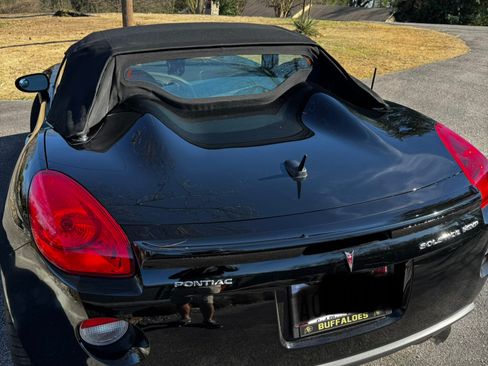 Used 2009 Pontiac Solstice GXP w/ Premium Package image 16