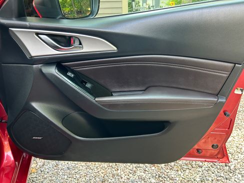 Used 2018 MAZDA MAZDA3 Touring FWD image 6
