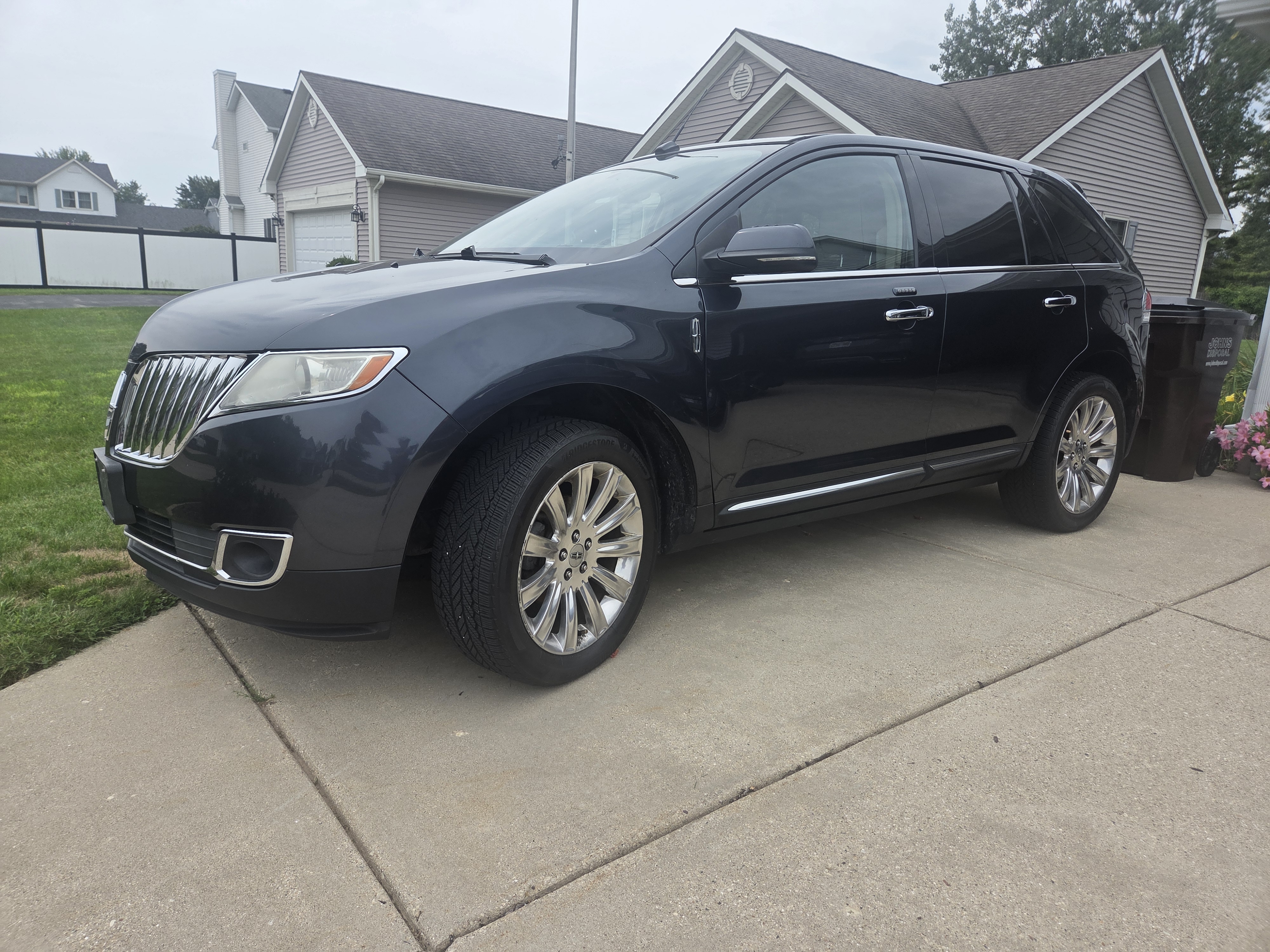 Used 2013 Lincoln MKX AWD image 16