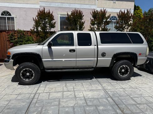 Used 2005 GMC Sierra 1500 SLT w/ Light Duty Power Package image 1