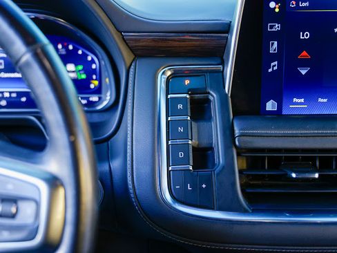 Used 2022 Chevrolet Suburban Z71 w/ Z71 Off-Road Package image 15