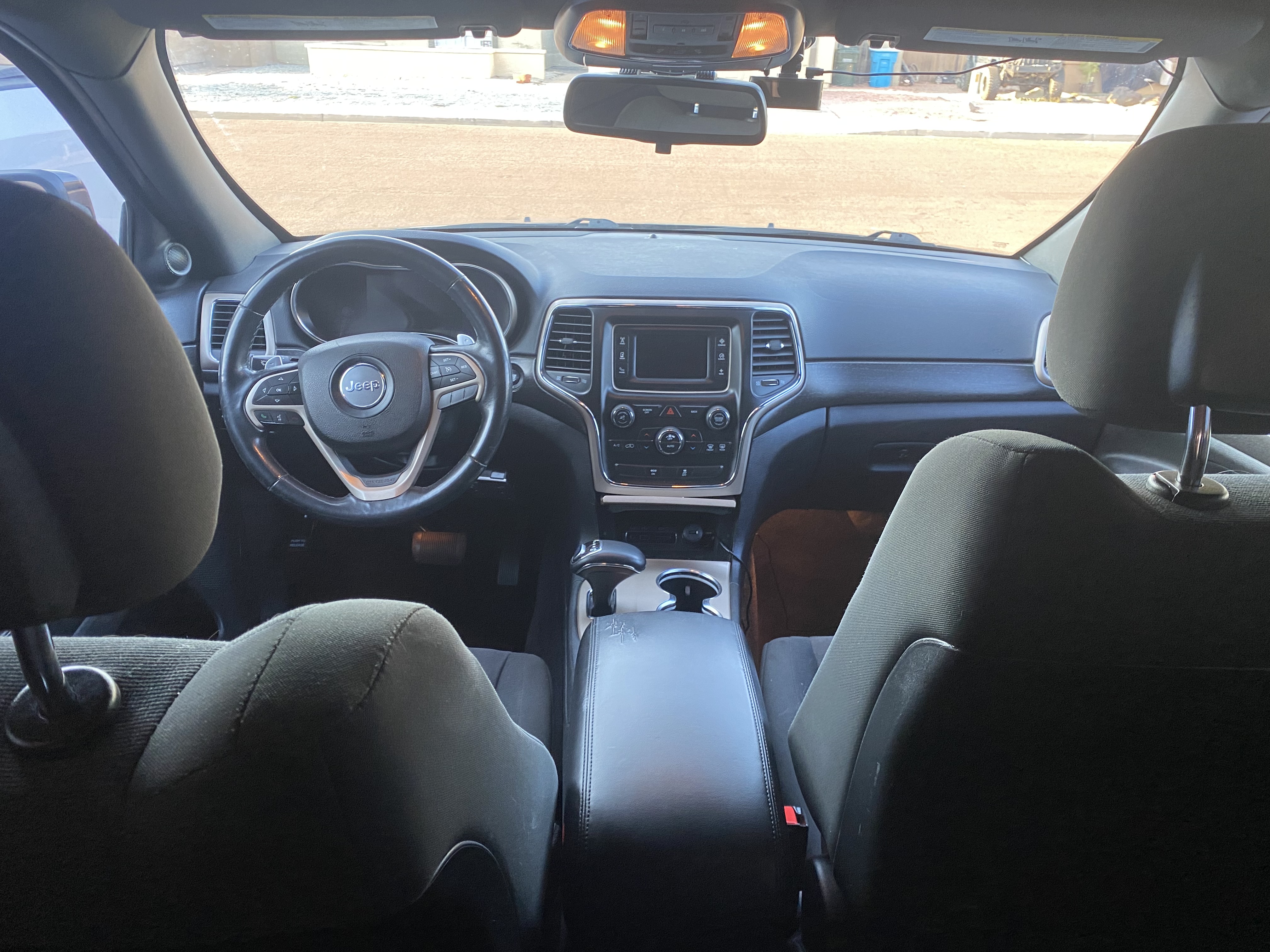 Used 2015 Jeep Grand Cherokee Laredo w/ Quick Order Package 23E AWD/4WD image 8