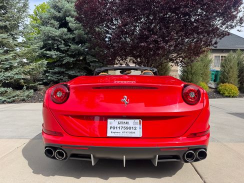 Used 2015 Ferrari California T RWD image 6