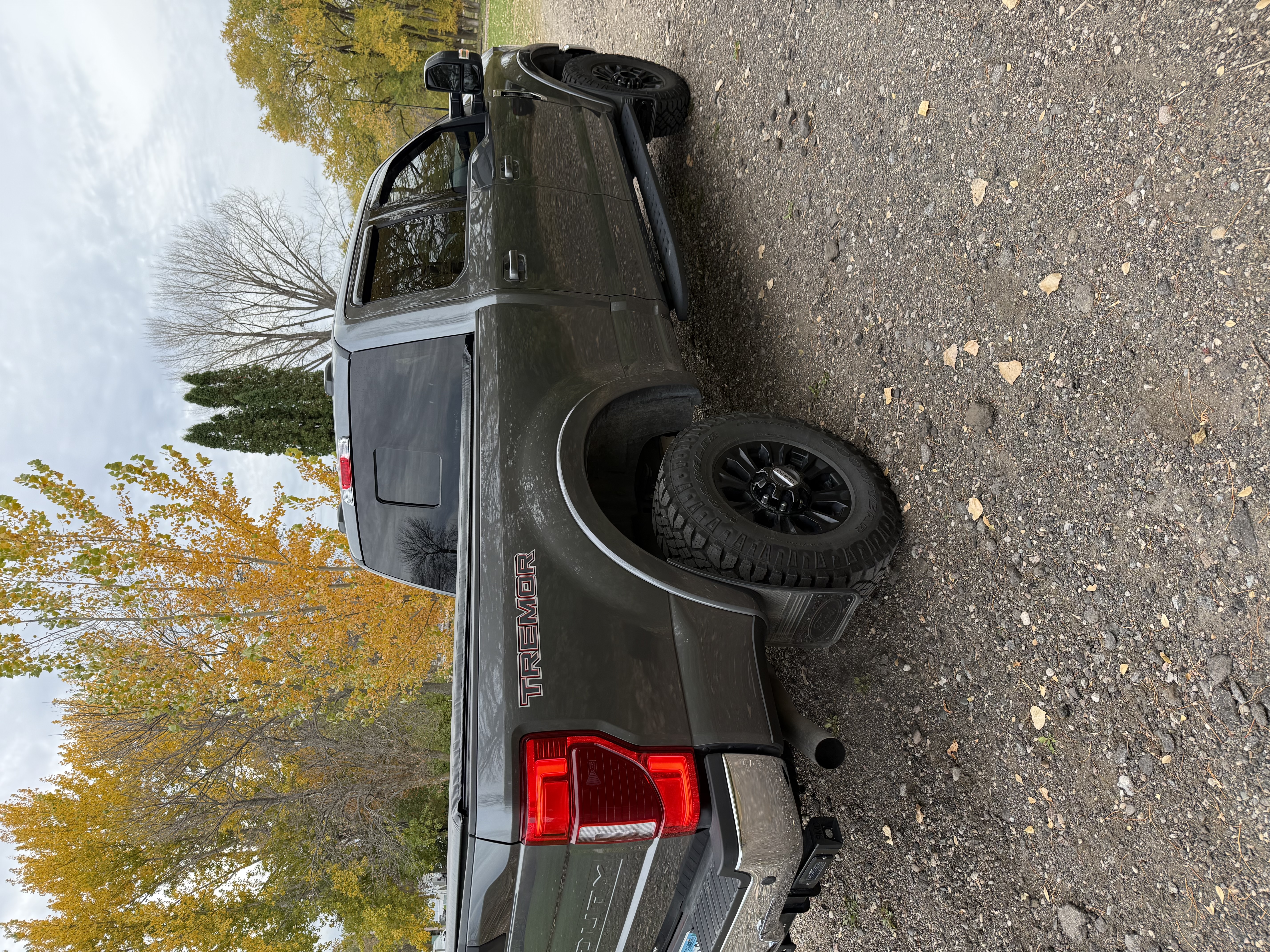 Used 2022 Ford F250 Lariat w/ Tremor Off-Road Package AWD/4WD image 5